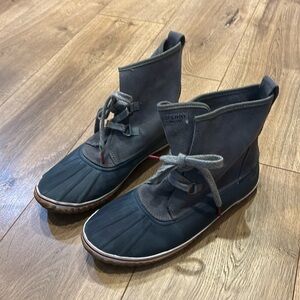 Sperry suede duck boots